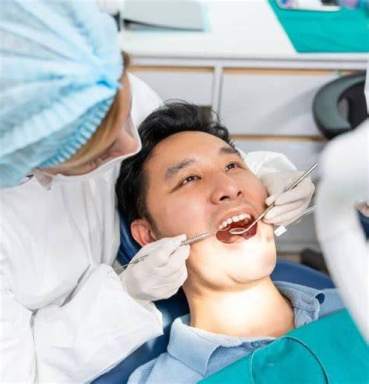 Do dentists make more money than doctors?