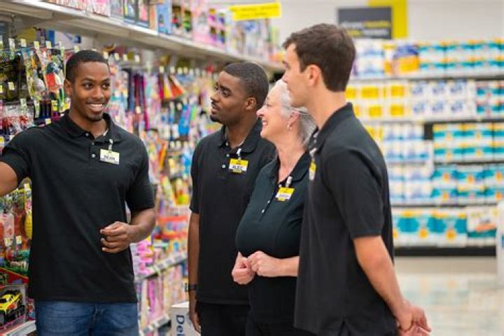 Do Dollar General employees get paid every week?