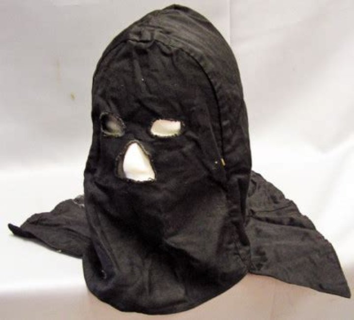 Do executioners still wear hoods?