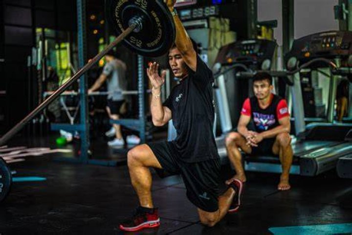 Do Muay Thai fighters lift weights?