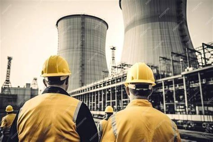 Do power plant workers make a lot of money?