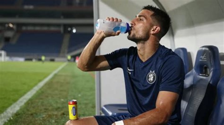 Do pro athletes drink energy drinks?