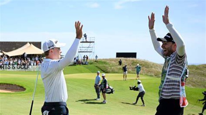 Do pro golfers pee on the course?