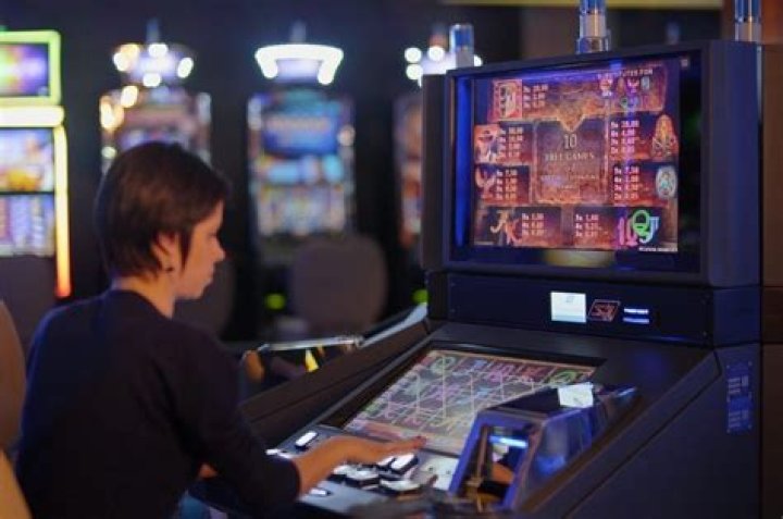 Do professional gamblers play slots?