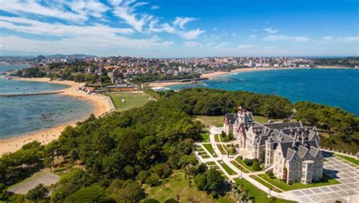 Do Santander have branches in Spain?