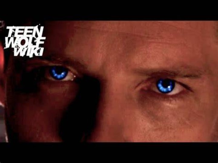 Do Scott's eyes turn blue?