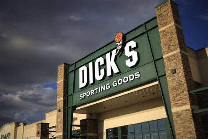 Do sporting goods stores make money?