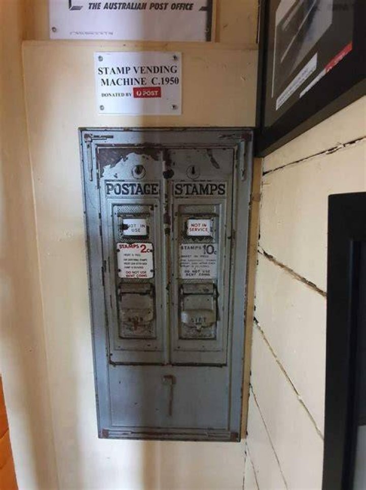 Do stamp vending machines still exist?