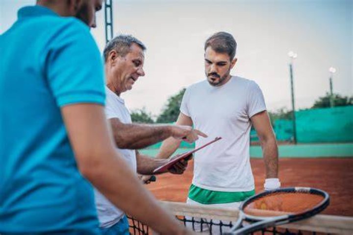 Do tennis coaches make good money?