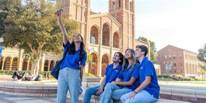 Do UCLA students live on-campus?