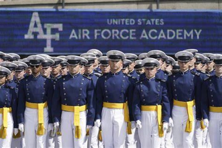 Do US Air Force Academy students get paid?