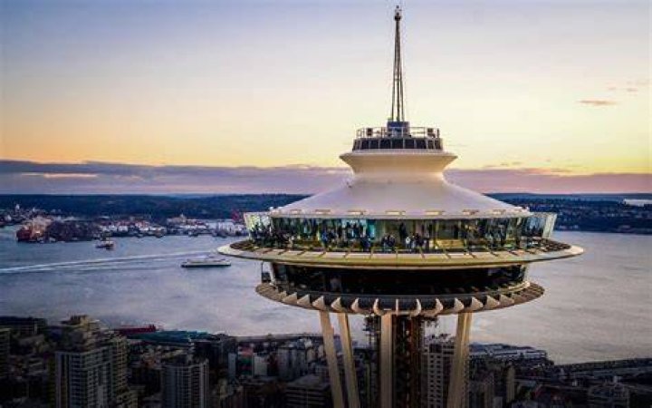 Do you have to be vaccinated to visit the Space Needle?