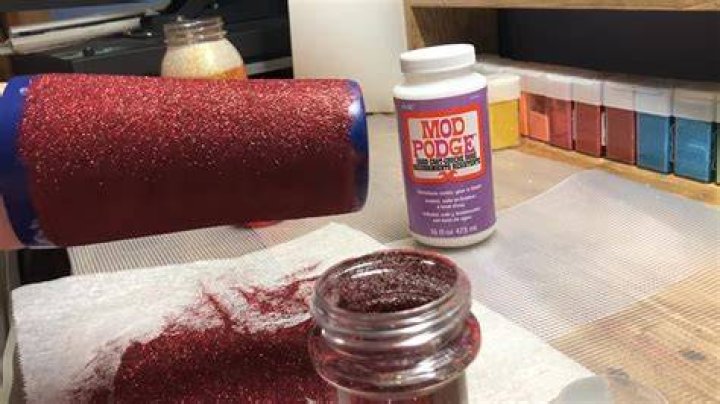 Do you put Mod Podge over glitter?