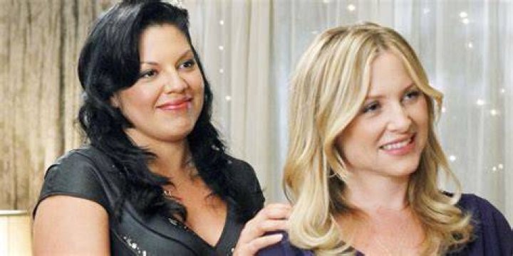 Does Arizona cheat on Callie with Leah?