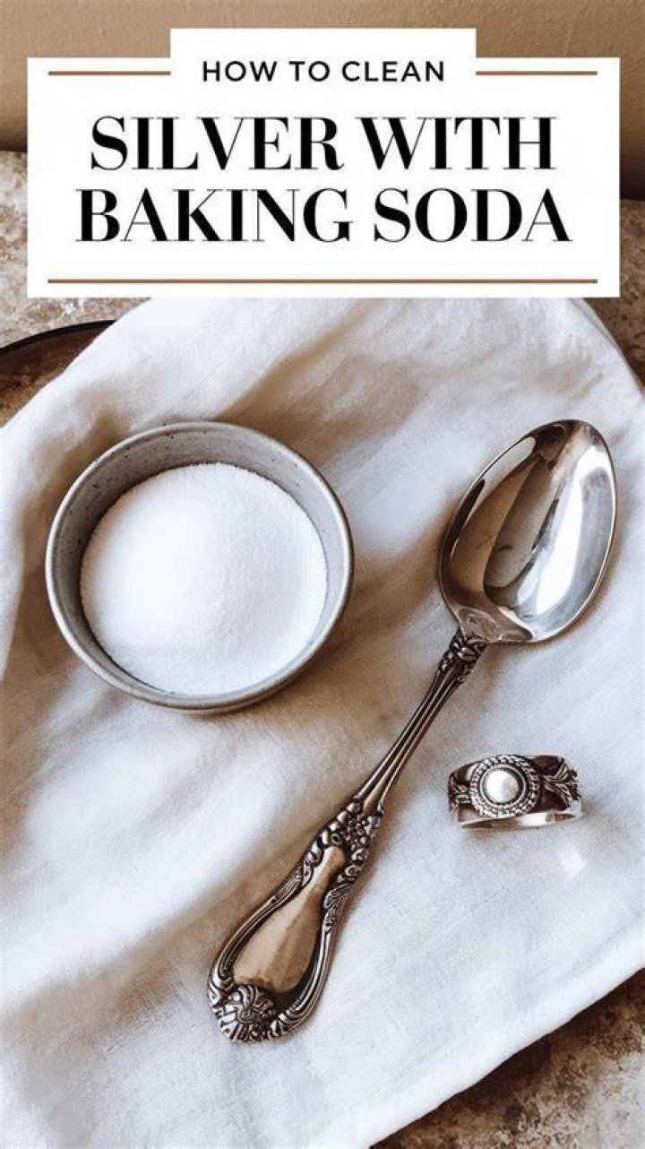 Does baking soda polish metal?