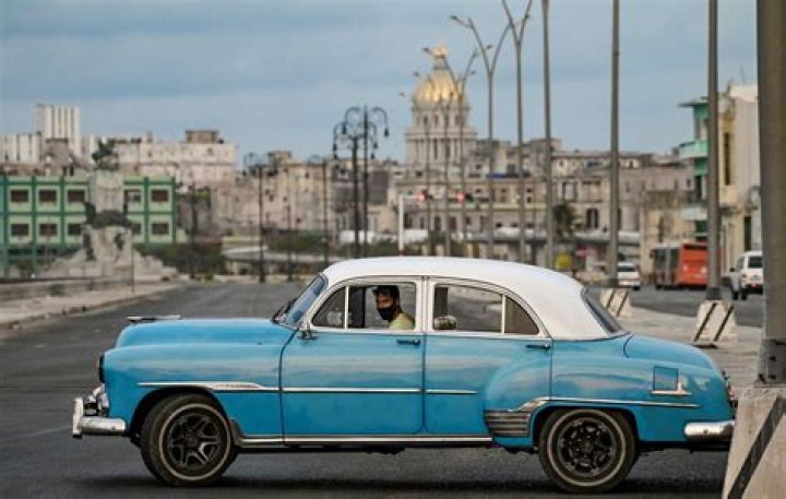 Does Cuba have a maximum wage?