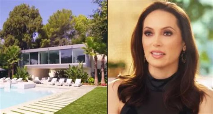 Does Davina lease Adnan's house?