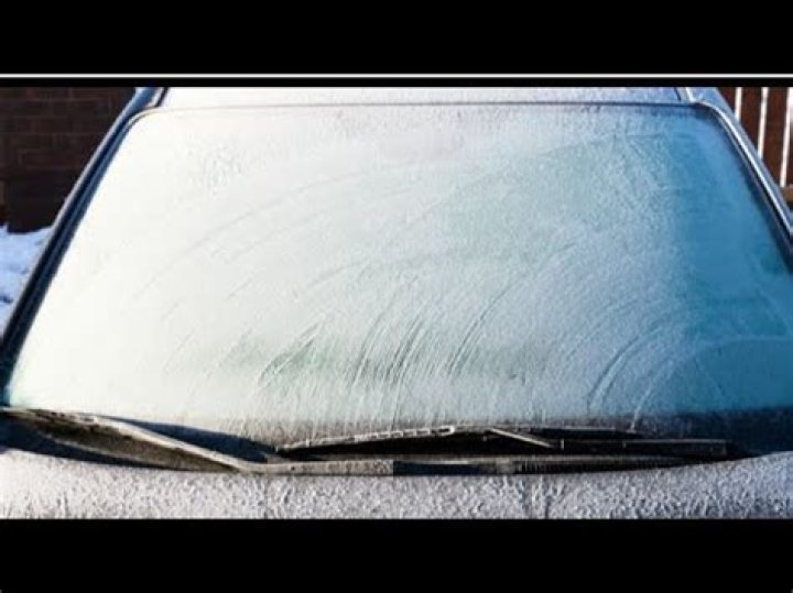 Does hand sanitizer help defrost windows?