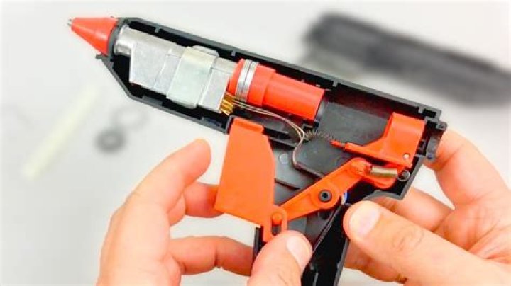 Does hot glue gun work on rubber?