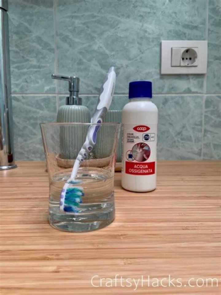 Does hydrogen peroxide disinfect toothbrush?