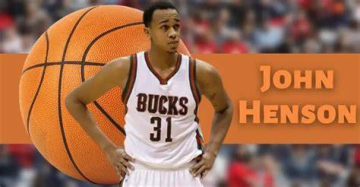 Does John Henson still play in the NBA?
