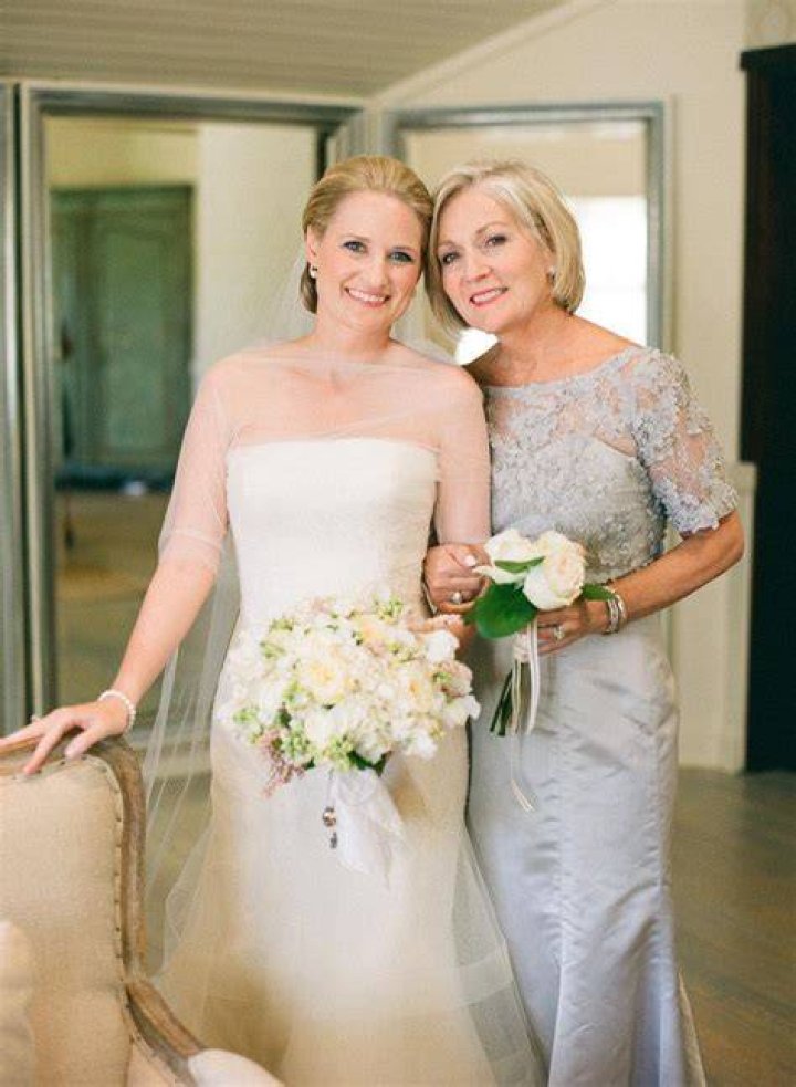 Does Mother of the bride get flowers?
