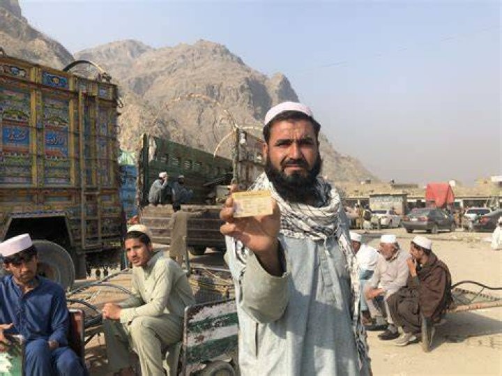 Does Pakistan accept Afghan refugees?