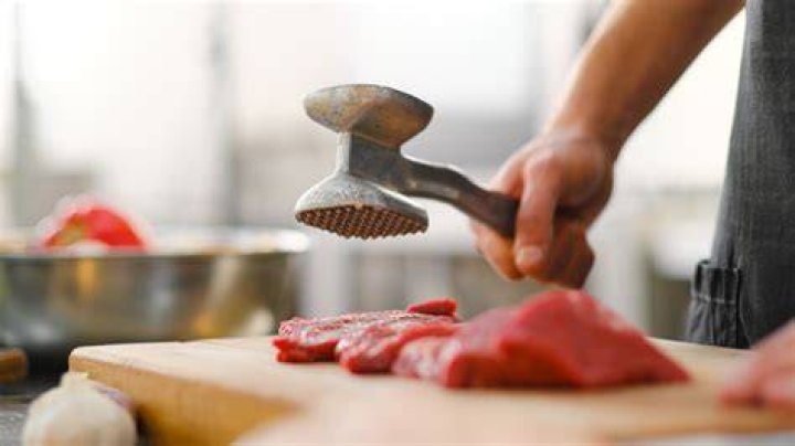 Does pounding steak tenderize it?