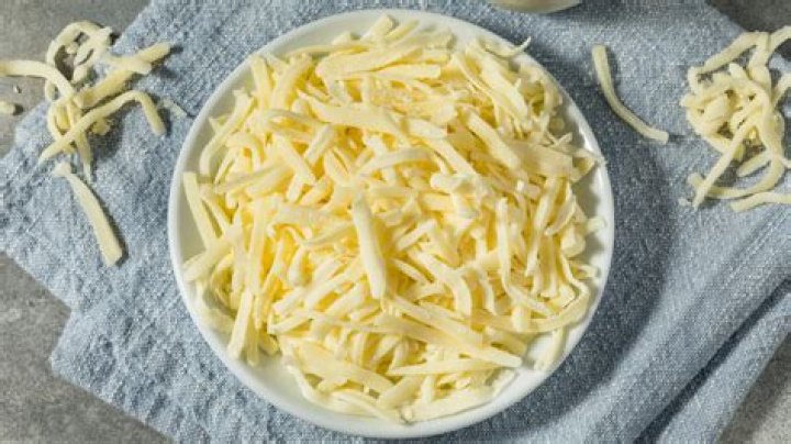 Does shredded cheese have wood chips in it?