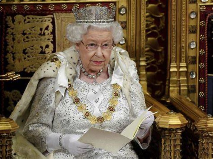 Does the Queen of England have a salary?