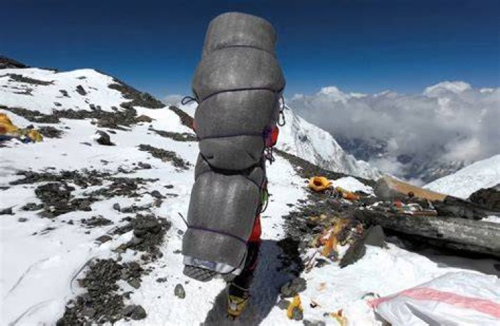 Has anyone fallen off the summit of Everest?