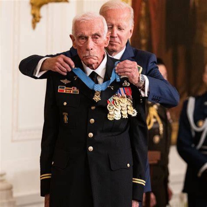 Has anyone got 2 Medals of Honor?