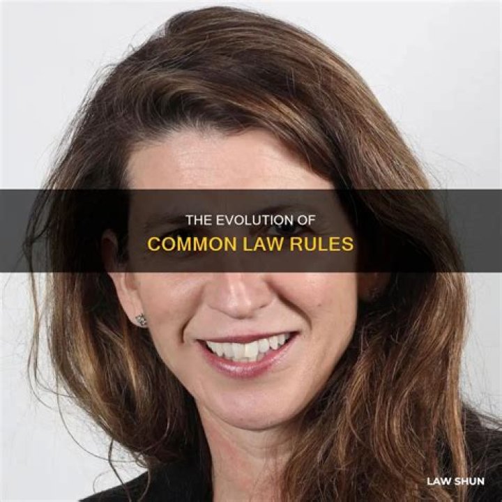 How are common law rules developed?