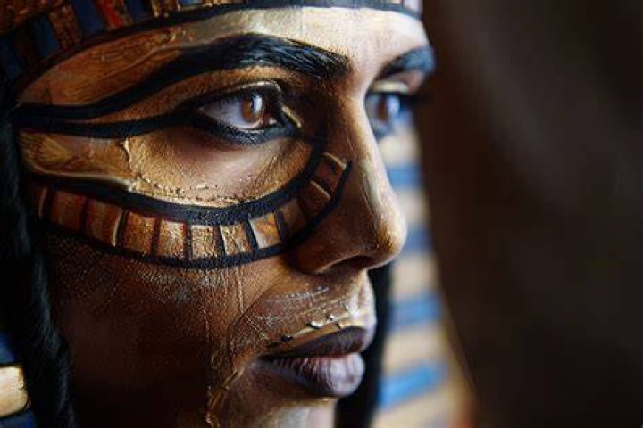 How did they make Egyptian makeup?