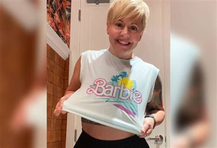 How do celebrities keep a flat stomach?