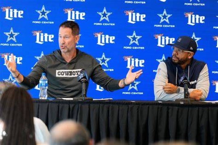 How do Cowboys say hello?