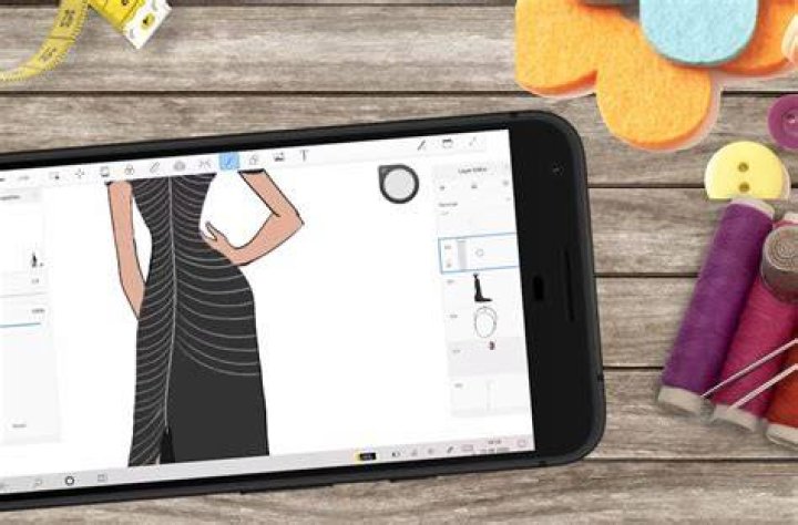 How do fashion designers use ICT?