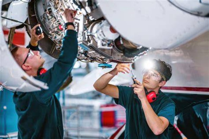 How do I become an aircraft assembler?