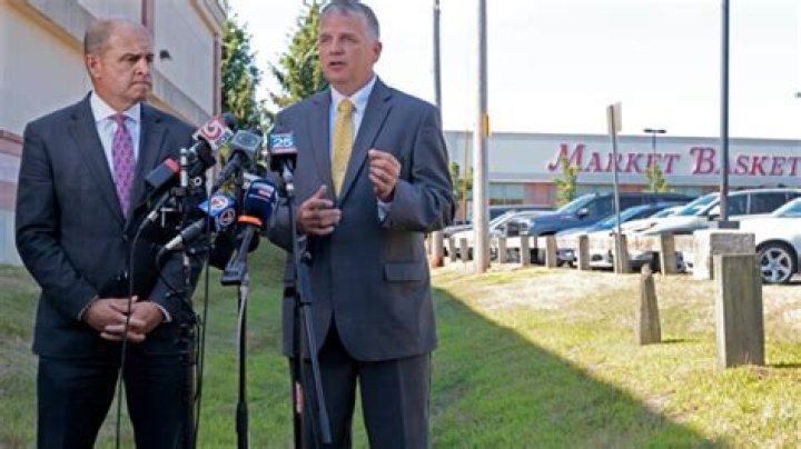 How do I contact Market Basket headquarters?