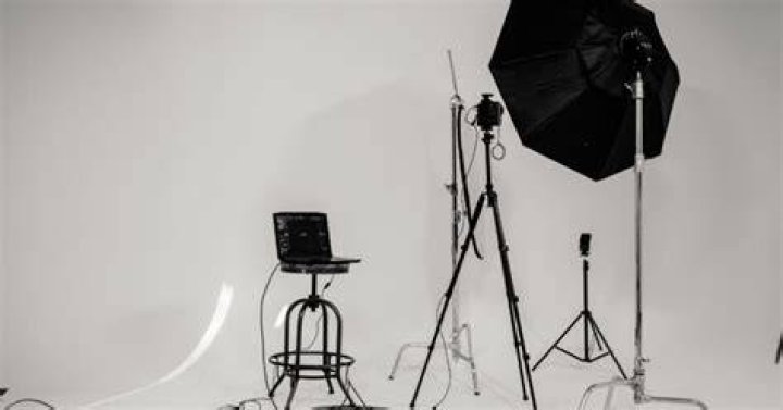 How do I start my own photography studio business?