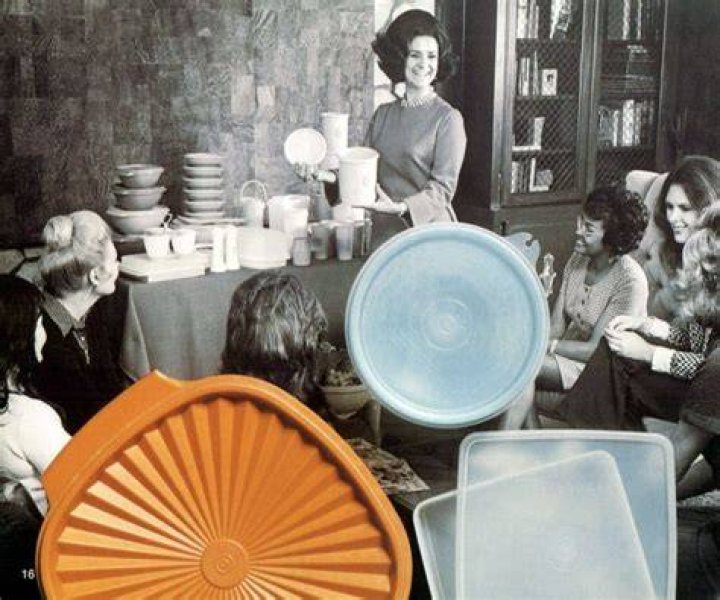 How do Tupperware parties work?
