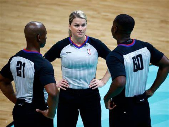 How do you become an NBA referee?