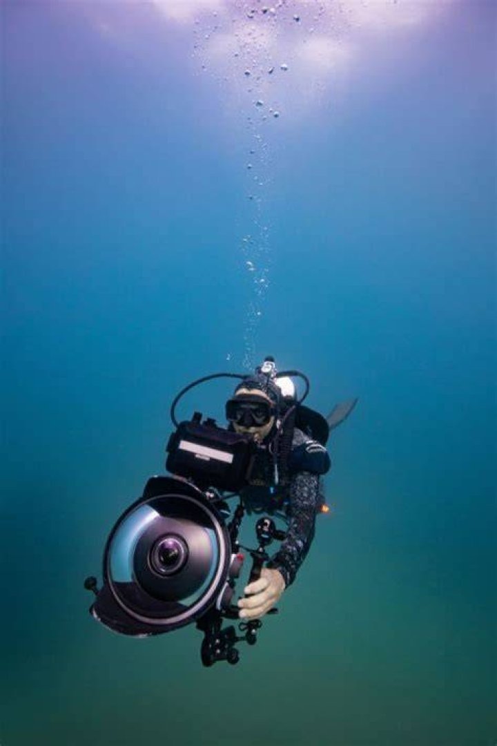 How do you become an underwater photographer?
