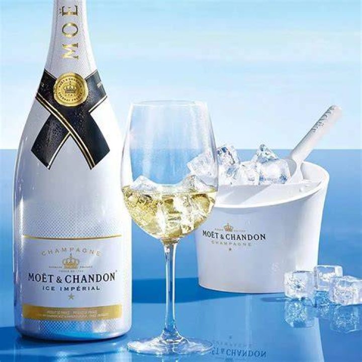 How do you drink Moet ice?