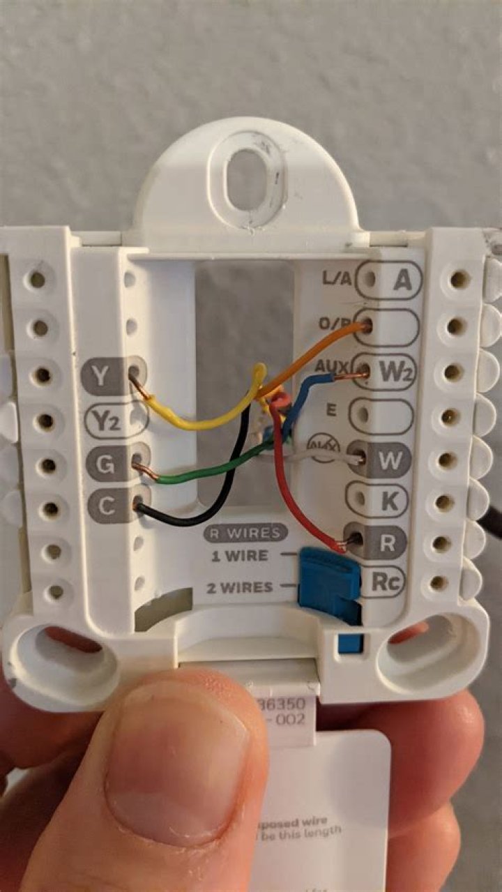 How do you identify thermostat wires?