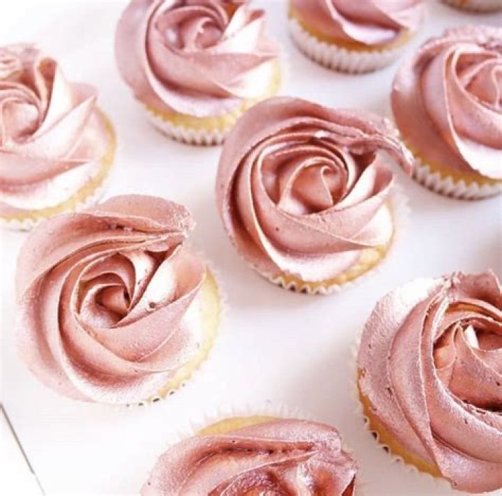 How do you make dusty rose colored frosting?