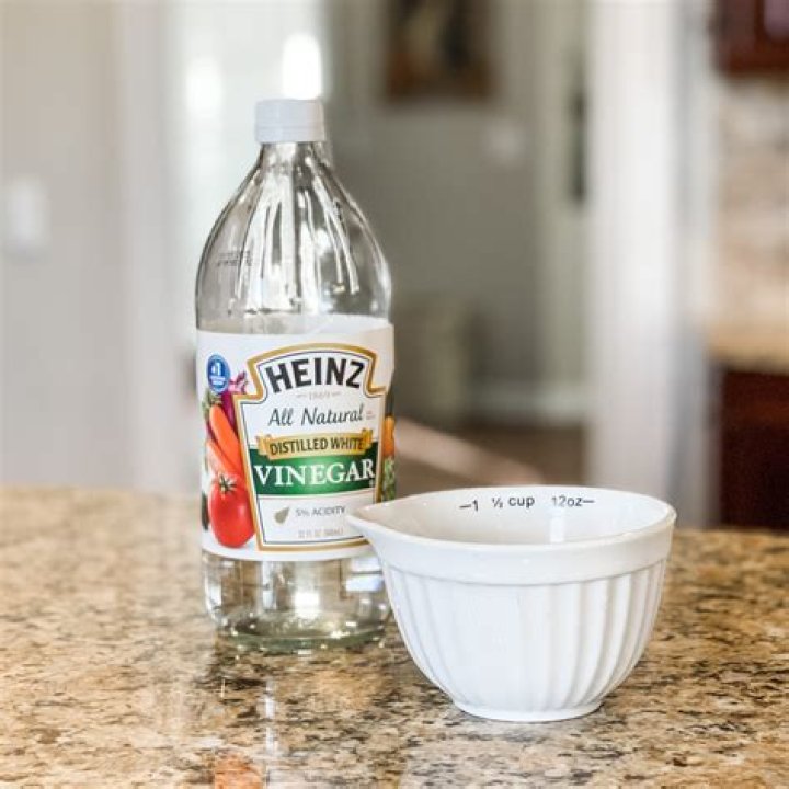 How do you use vinegar to dye?