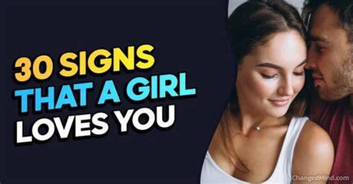 How does a girl behave when she is in love?