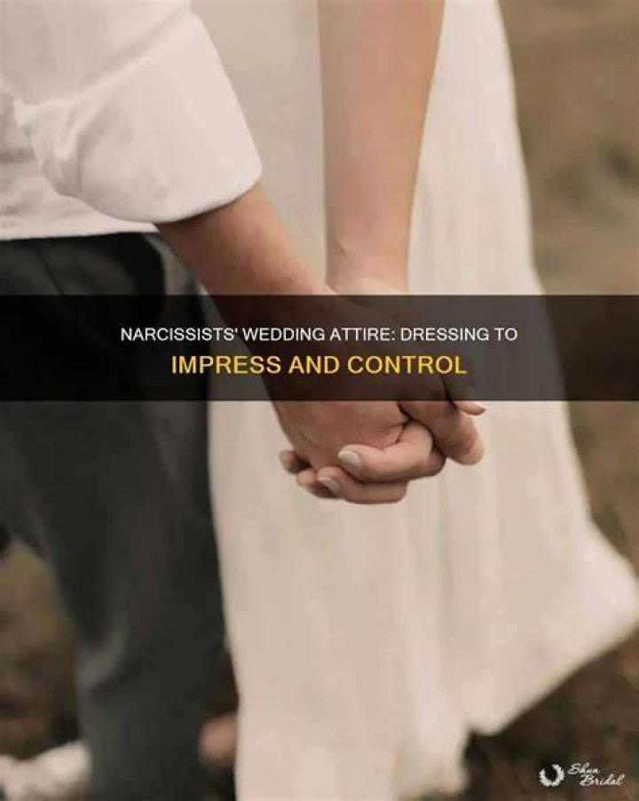 How does a narcissist dress?