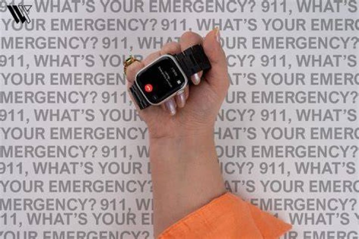 How does Apple Watch call 911?